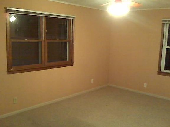 3rd image of 2049 Fernwood St