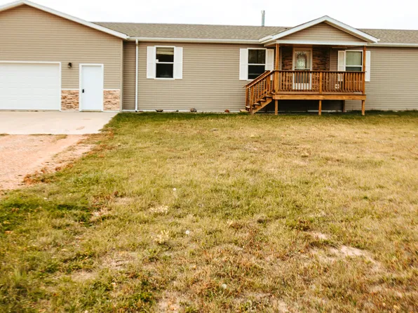 14 Sunrise Estates Rd, Watford City, ND 58854