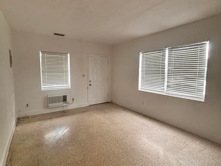 1140 NE 15th Ave #1D — Photo 6