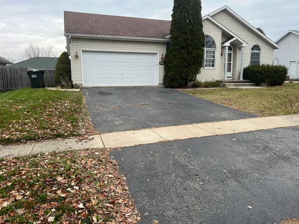707 Cedar Ln, Genoa, IL 60135