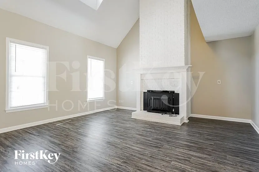 4 bed, 2.5 bath, 2430 sqft, $2,820 — Photo 4