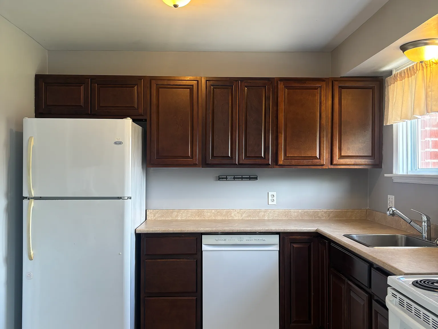 152 Hampton Green Dartmouth — Photo 2