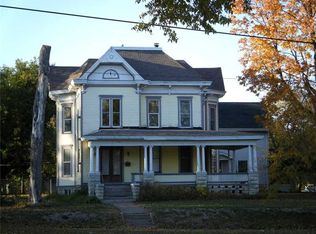 1208 1st Ave NW, Cedar Rapids, IA 52405