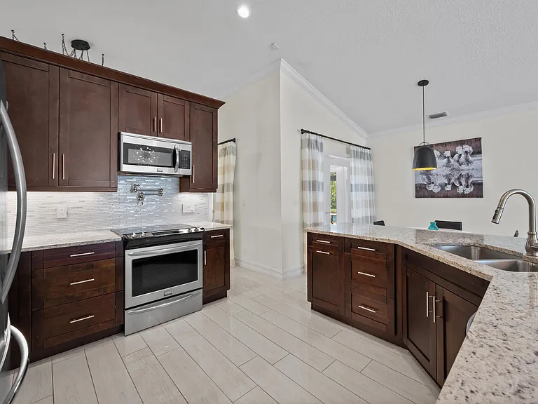 13741 Sheffield St — Photo 9