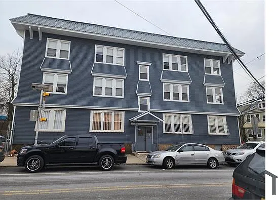 Building Photo 3