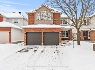 9 New Deighton Cres, Ottawa, ON K2G 6H7