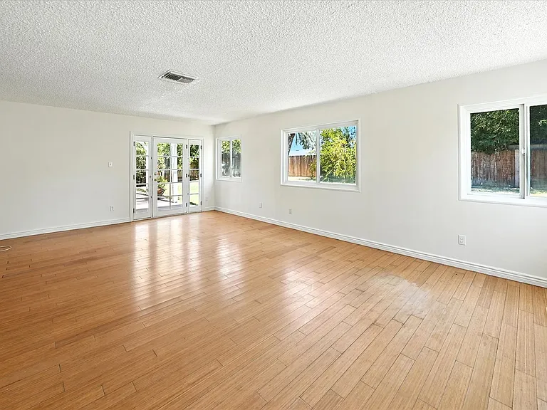 8846 Laramie Ave — Photo 29
