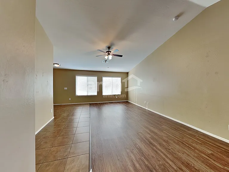 2324 S 238th Ln — Photo 6