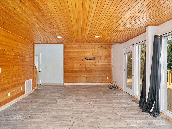 5th image of 109 Morgan Ln