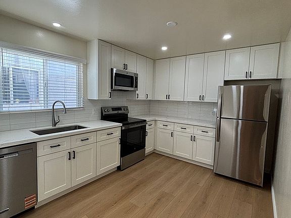 5th image of 1720 Irving St APT 6