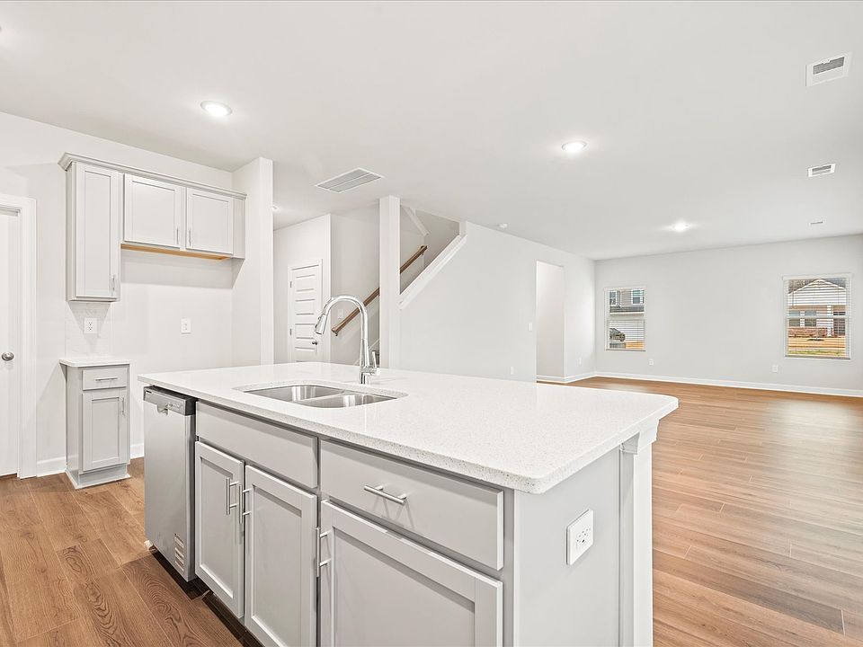 Welcome to the Dakota floorplan at The Farm at Wells Creek - Signature Collection.