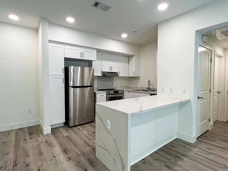 Ridgeway Apartments — Photo 14