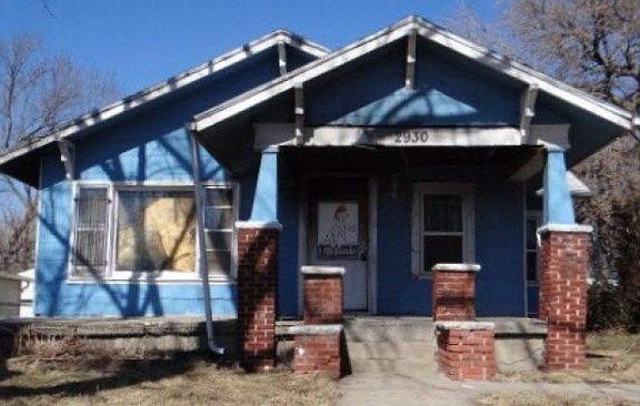 4th image of 2930 Delavan Ave