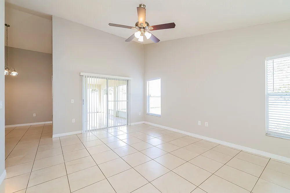 4 bed, 2.0 bath, 1681 sqft, $2,035 — Photo 3