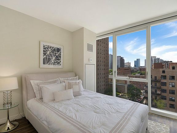5th image of 1407 S Michigan Ave