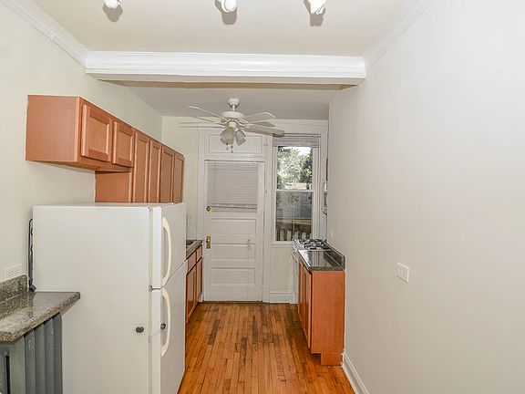 2nd image of 3344 W Ainslie St APT G1