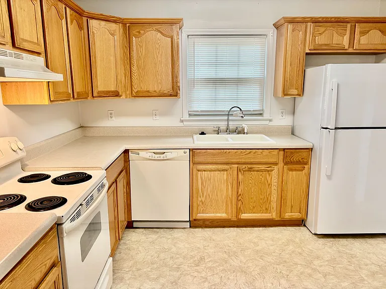 382 Deputy Ln #E — Photo 6