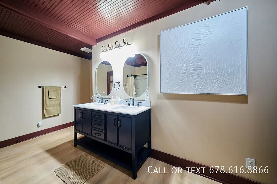 Move-In Ready Furnished Duplex with Private Yard — Photo 4