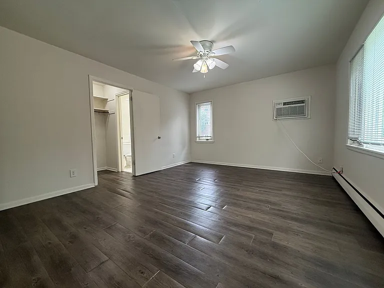 1936 Ford Parkway — Photo 2