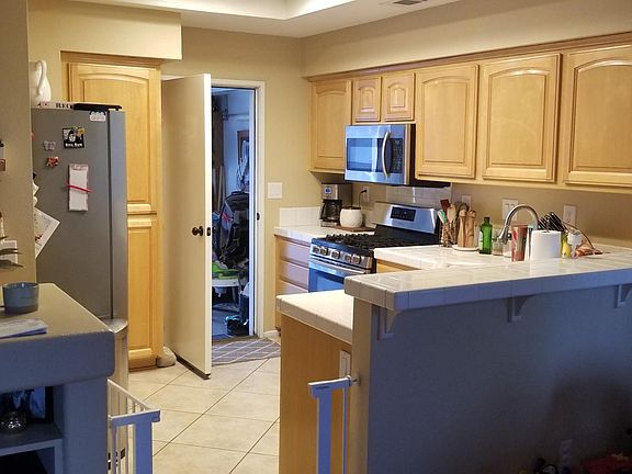 3rd image of 72 Breakers Ln