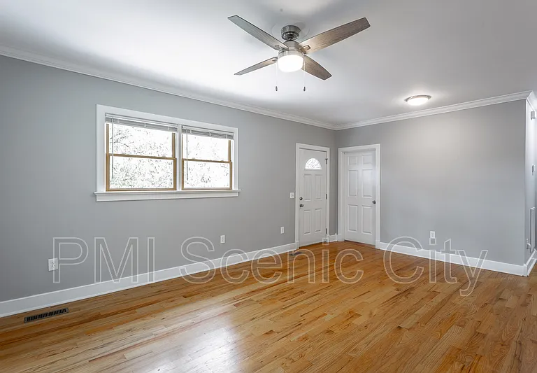 513 Lytle St — Photo 15