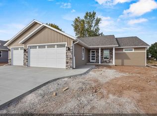 W6842 McAllister Cir, Greenville, WI 54942