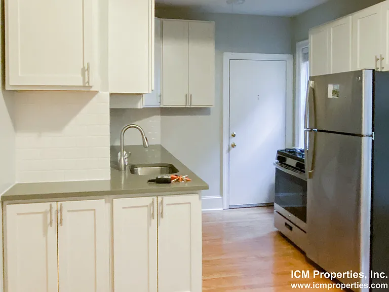 637 W Melrose St #1 — Photo 3