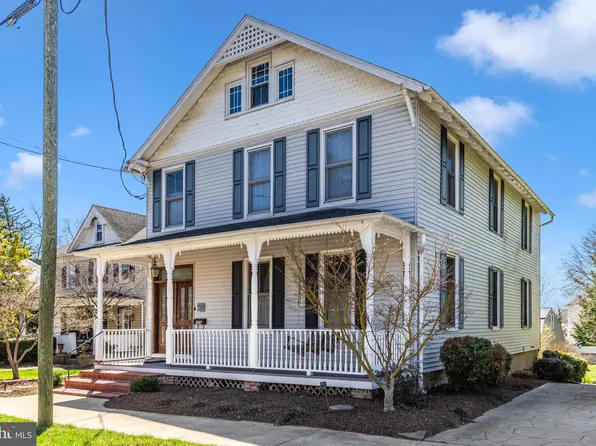 308 S George St, Charles Town, WV 25414