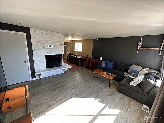 3rd image of 8413 S Ainsworth Avenue
