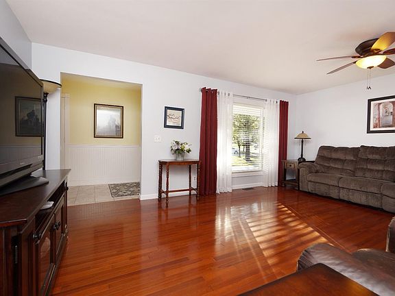 4th image of 1936 Creswell Dr