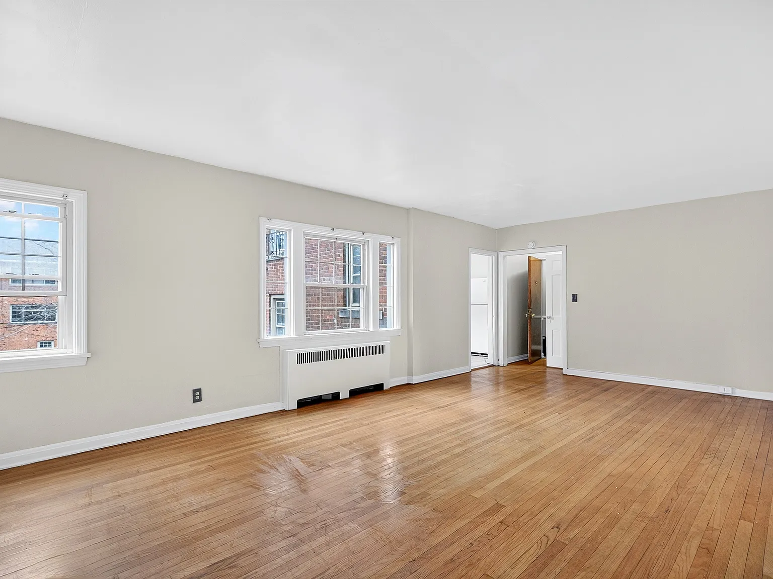2 bed, 700 sqft, $1,100 — Photo 3