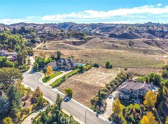 2nd image of 1744 Camelot Dr