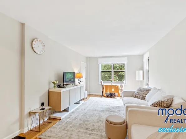 629 Kappock Street image 2 of 26