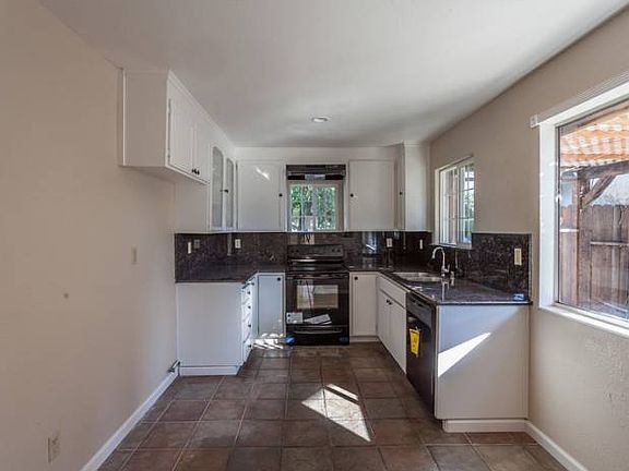 2nd image of 3101 Cedar Ct