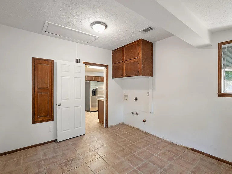 4616 E Cesar Chavez St — Photo 17