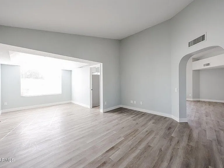 3951 E Waltann Ln — Photo 23