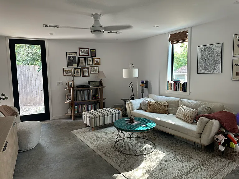2403 Wilson St — Photo 45