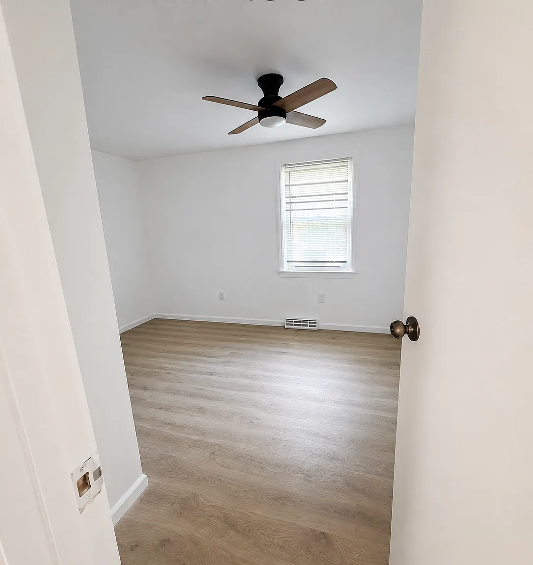 3 bed, 1400 sqft, $2,300 — Photo 2