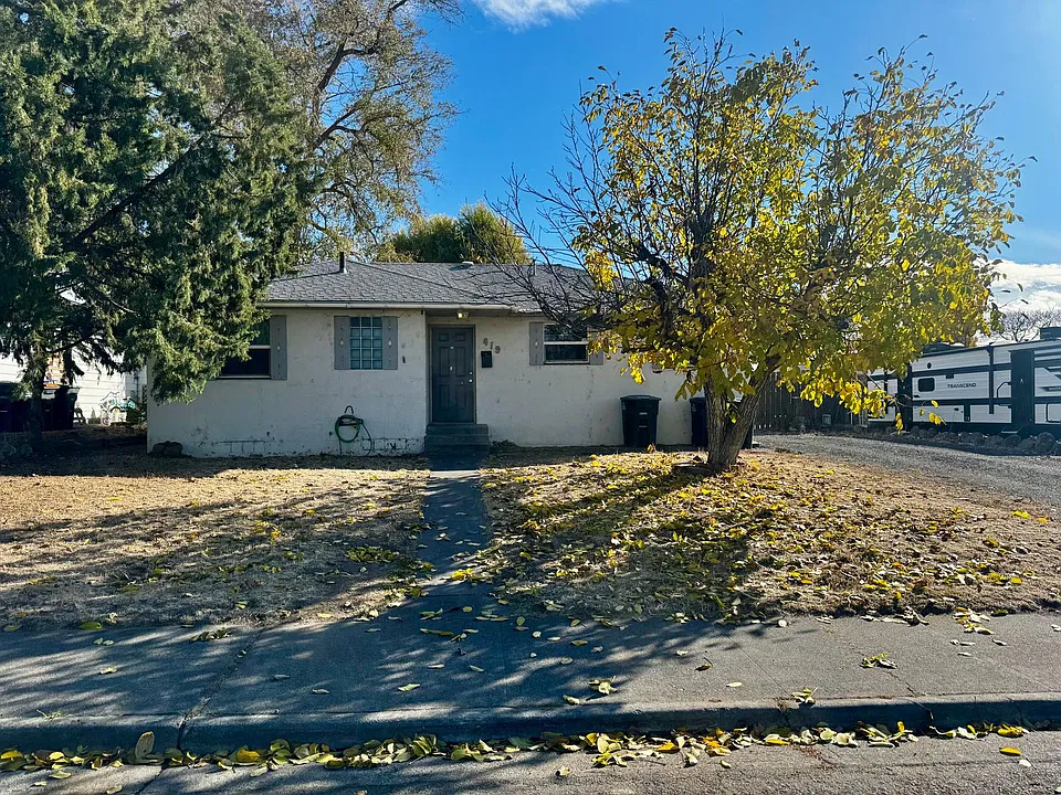419 W Knolls Vista Dr