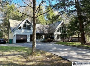 33 Woodstock Rd, Glenwood, NY