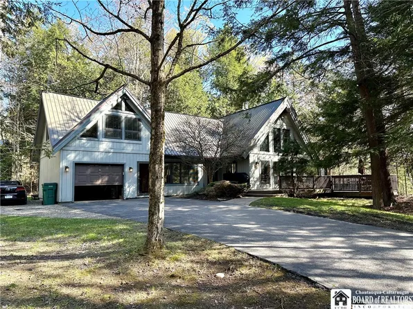 33 Woodstock Rd, Glenwood, NY 14069