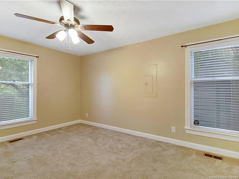 405 Bannerman Ct — Photo 21