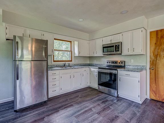 5th image of 3486 Mount Pleasant Blvd