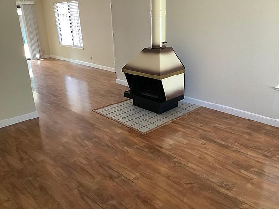 5th image of 1139 Cooper River Dr