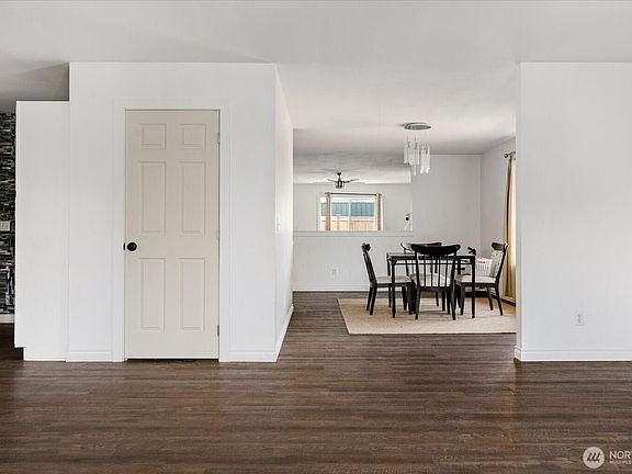 5th image of 1853 SW Olive St.