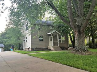 3127 Circle Dr NE, Cedar Rapids, IA 52402