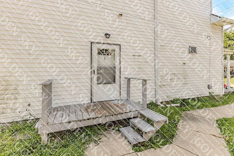 1st image of 31 S Lasalle St APT 3