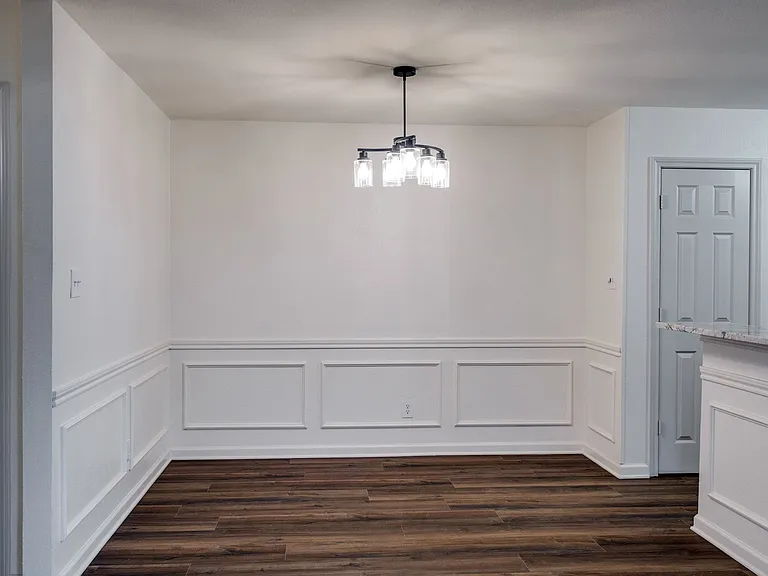947 Winterstone Dr — Photo 4