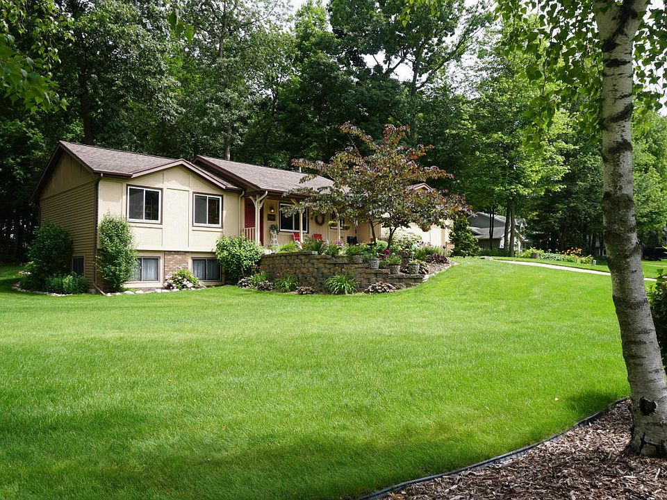 1st image of 7120 Crescenda Dr NE