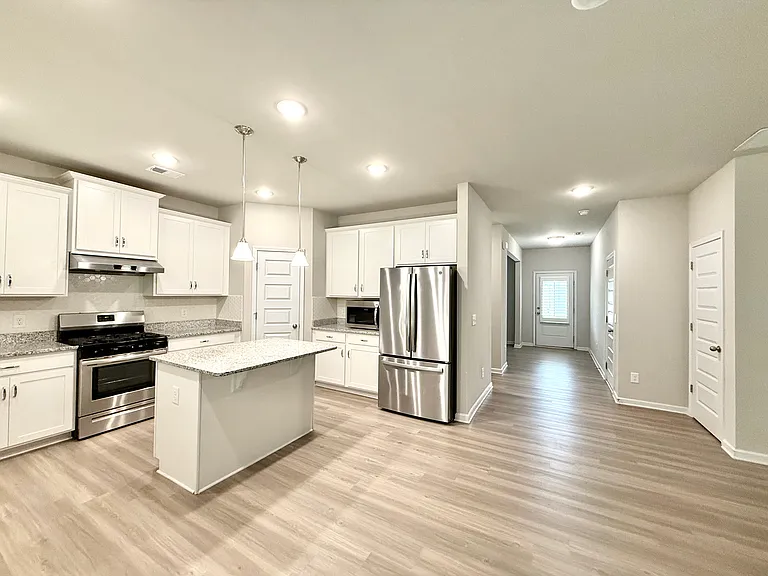 155 Brinson Cir — Photo 2